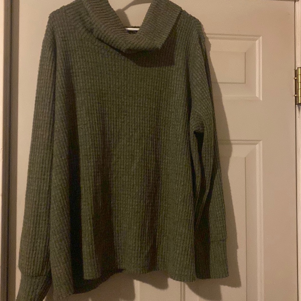 Size 3 torrid waffle long sleeve green shirt and size 3 green sweatshirt torrid